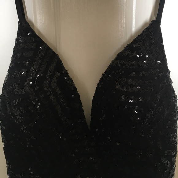 Black Sequin Geometric Deep V dress from Windsor - Picture 2 of 4