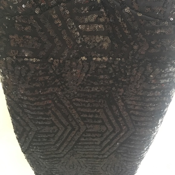 Black Sequin Geometric Deep V dress from Windsor - Picture 3 of 4
