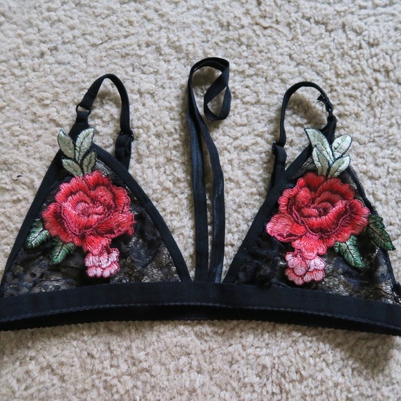 Rose Bralette in Black - Picture 2 of 3