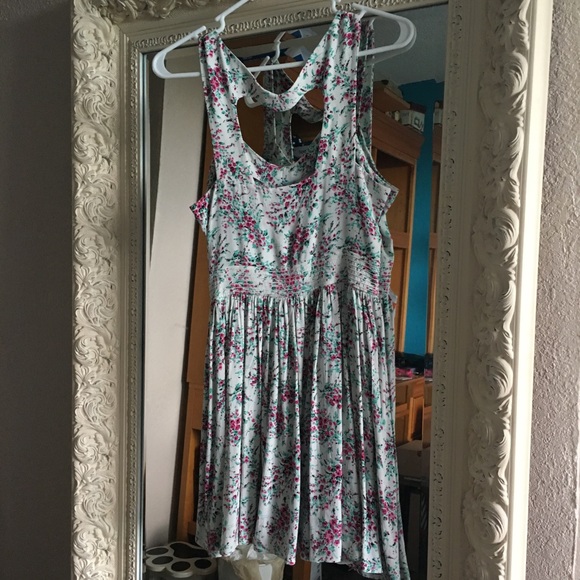 Floral Lauren Conrad Dress • Size 6 - Picture 5 of 8