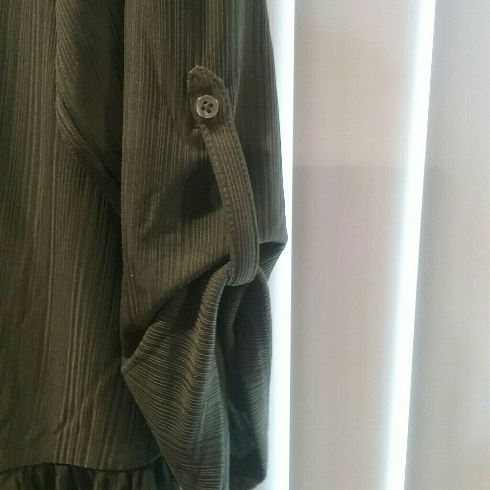 NWT 1X or 2X Green Top w/Peplum Final Price - Picture 2 of 2