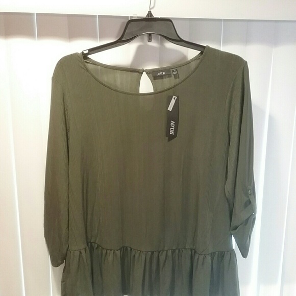 Apt. 9 Tops - NWT 1X or 2X Green Top w/Peplum Final Price