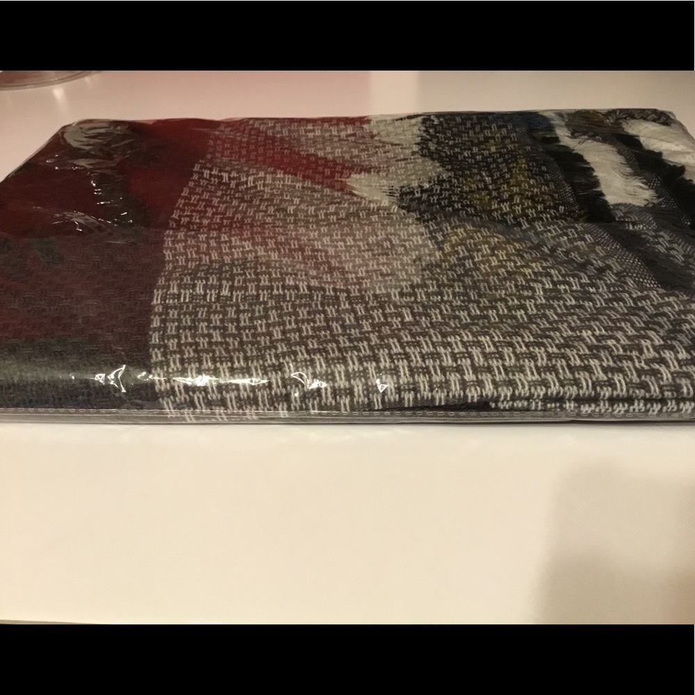 ✨Last One✨Mad For Plaid Blanket Scarf - Picture 2 of 3