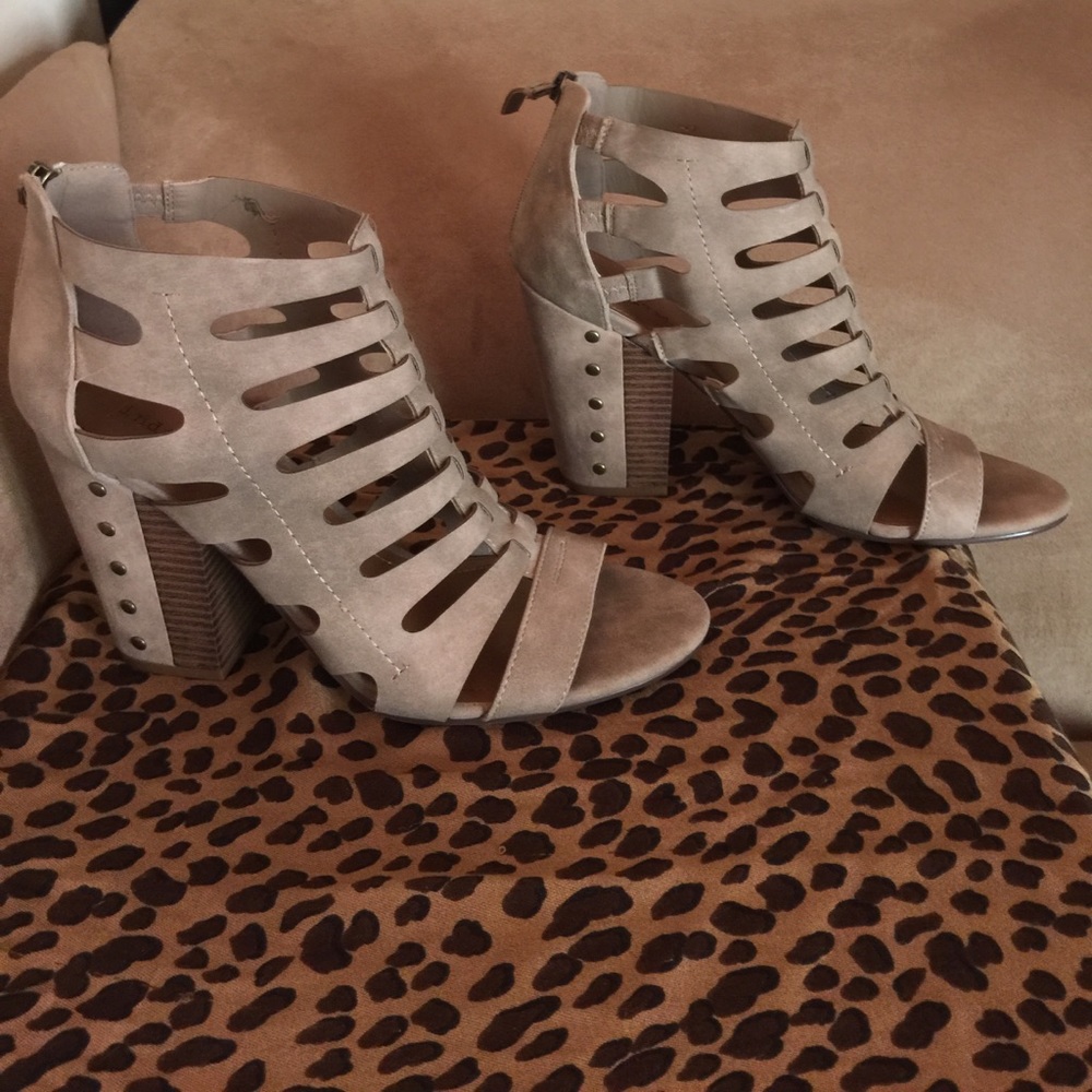 New tan, sexy, blocked heel cutouts with studs s10