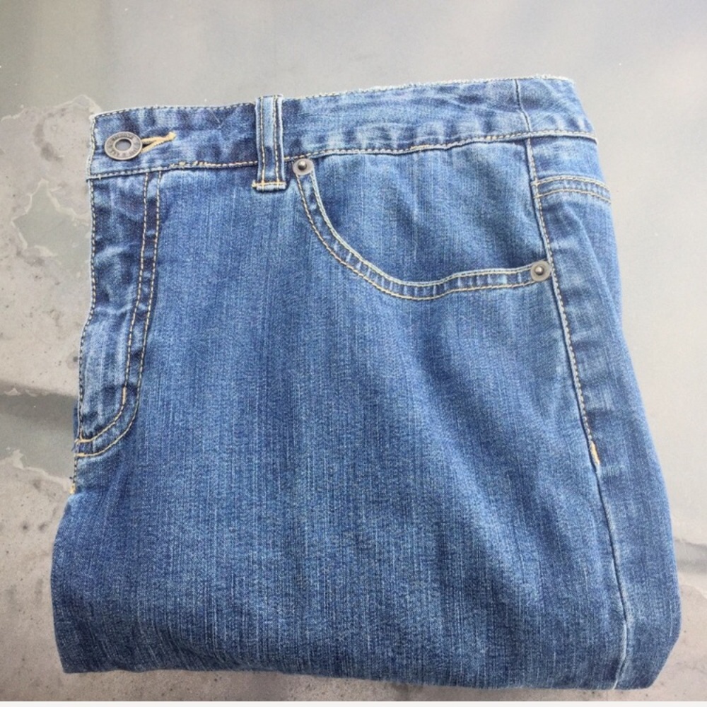 Talbots Cropped Jeans sz 8.  98% cotton 2% spandex