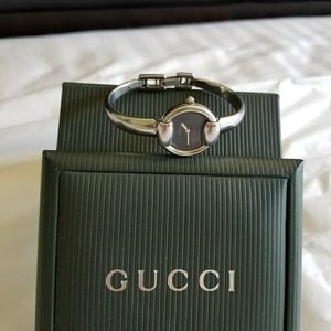 💯% AUTHENTIC GUCCI 1400L WATCH