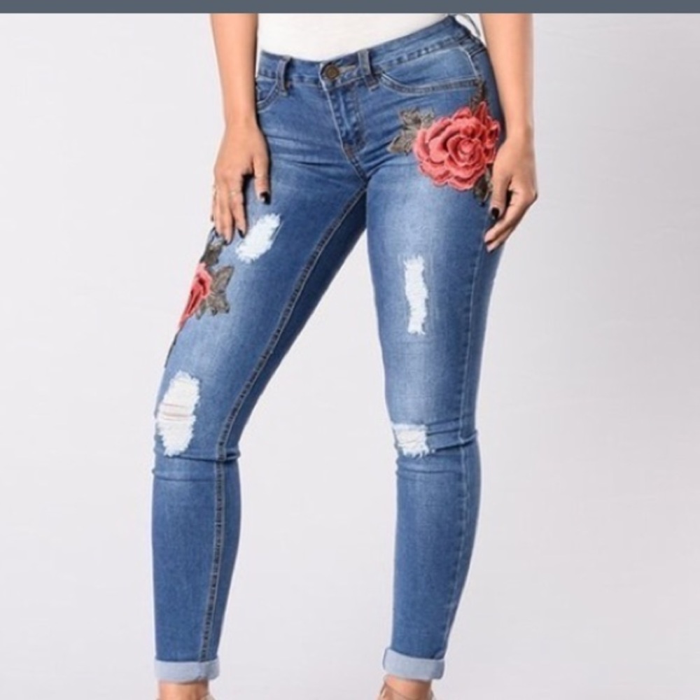 🔥Sale  Gorgeous Floral Appliqué Distressed Jeans