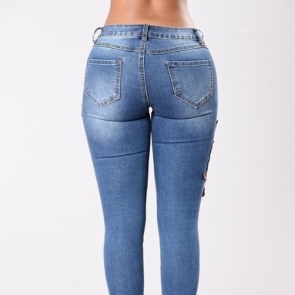 🔥Sale Gorgeous Floral Appliqué Distressed Jeans - Picture 4 of 4