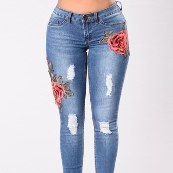 🔥Sale Gorgeous Floral Appliqué Distressed Jeans - Picture 2 of 4