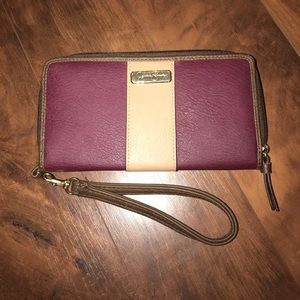 Jessica Simpson wallet