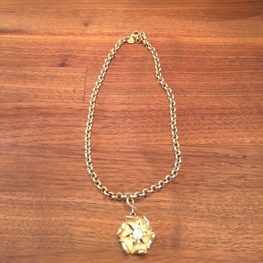 Stella & Dot flower necklace 18"