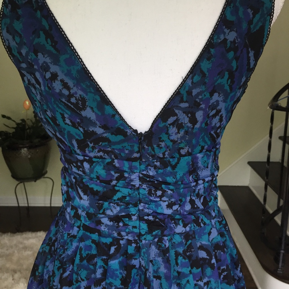By Corpus dress size 4. - Picture 5 of 6