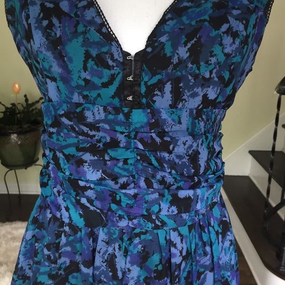 By Corpus dress size 4. - Picture 2 of 6