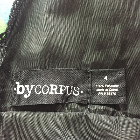 By Corpus dress size 4. - Picture 6 of 6