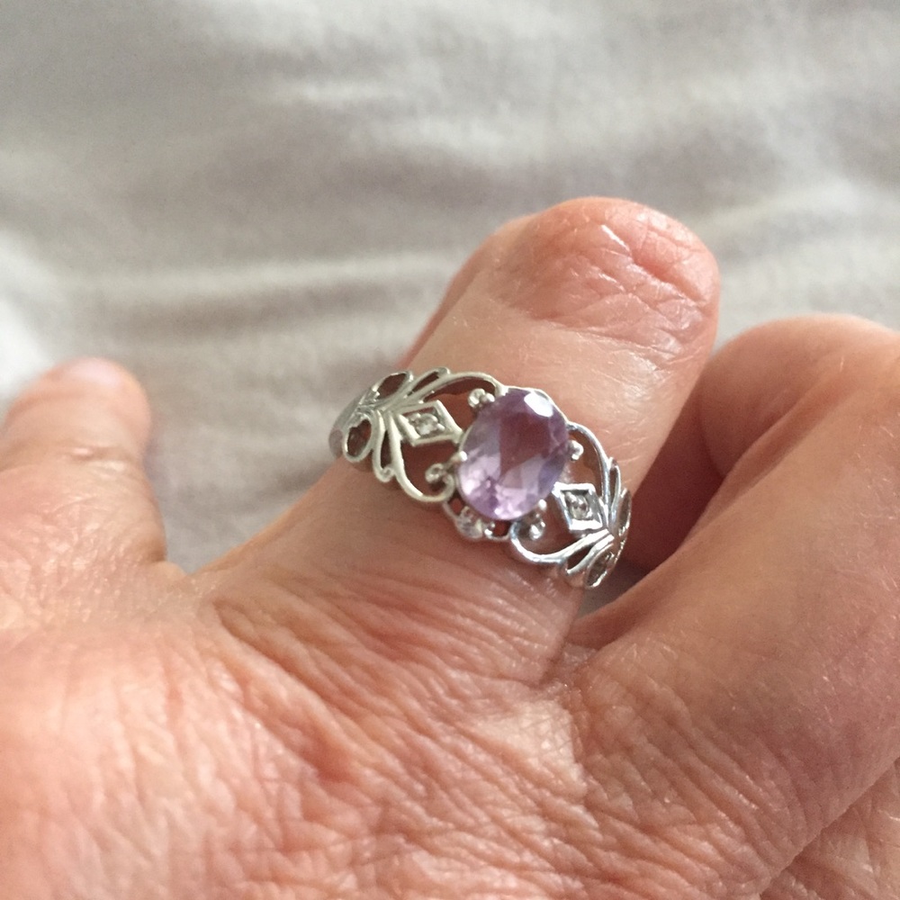 NEW Ladies amethyst & silver ring