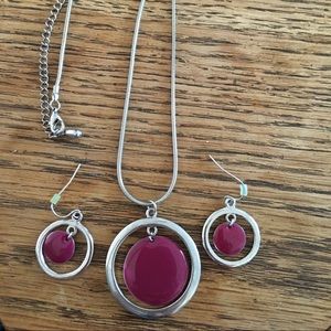 1 Necklace, 1 Earring Set