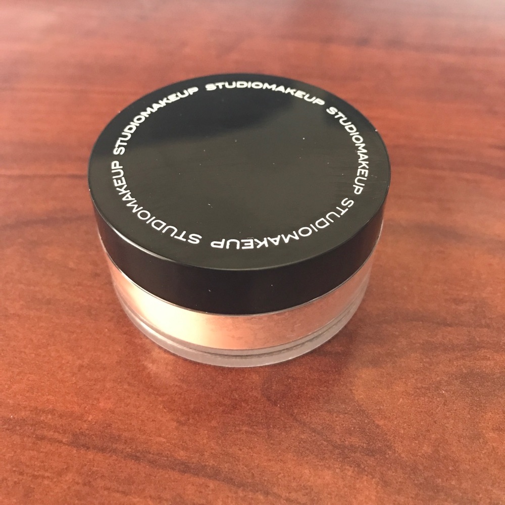 Studio Makeup Luminous Loose Blush