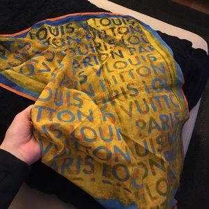 LV Scarf