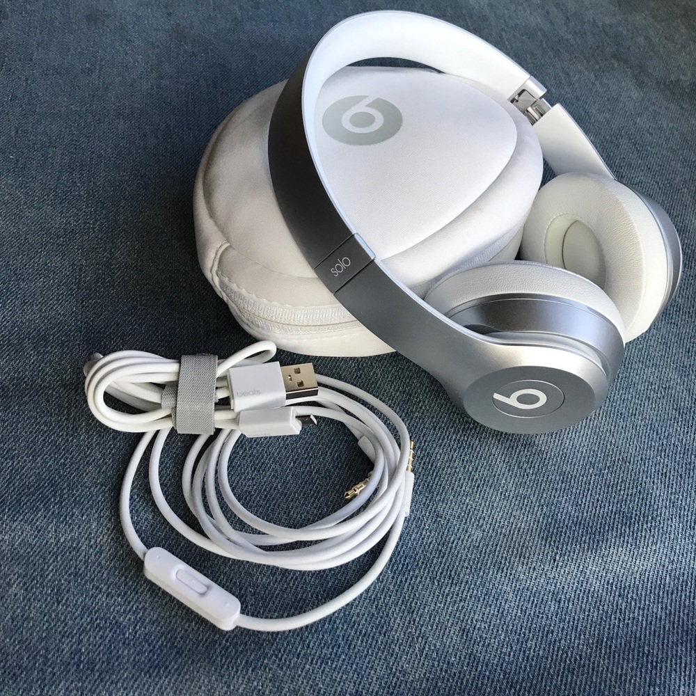 NWOT Beats Solo Wireless Headphones