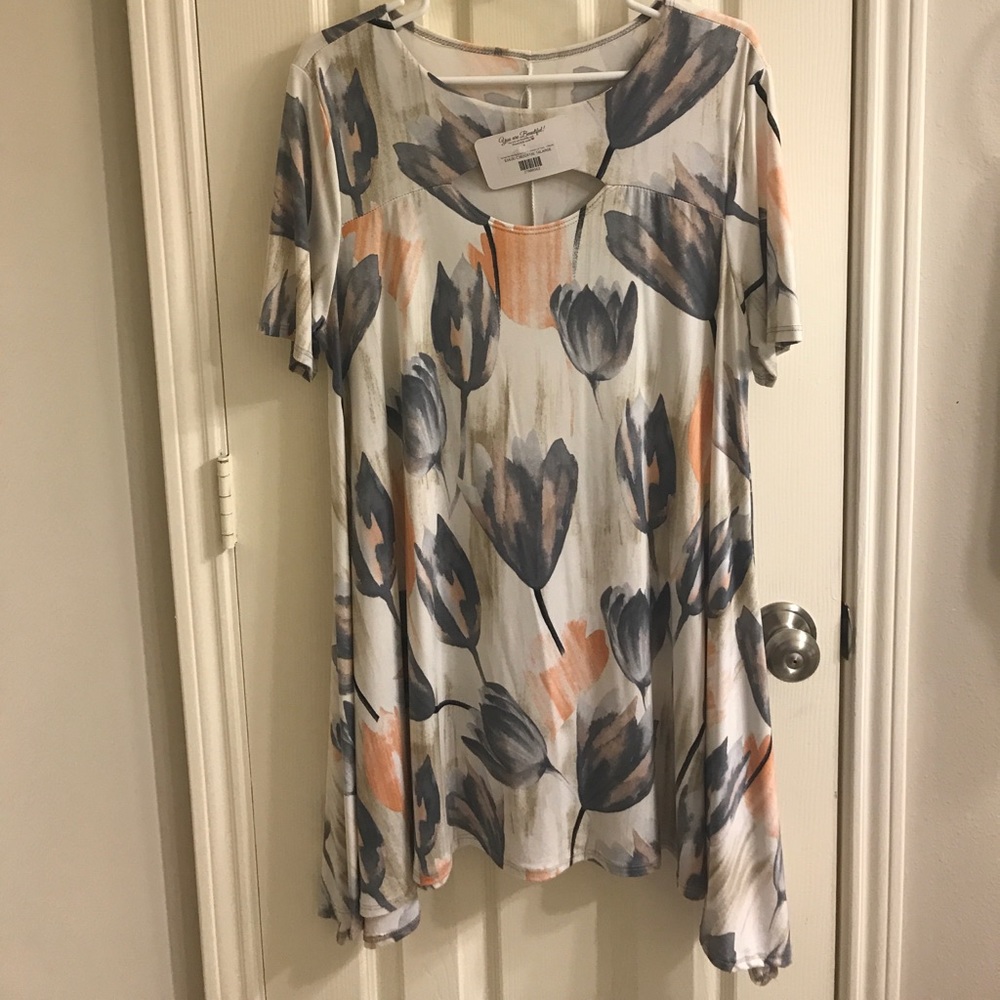 FLORAL TOP + NWT