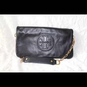Black leather Tory Burch Bombe Reva clutch