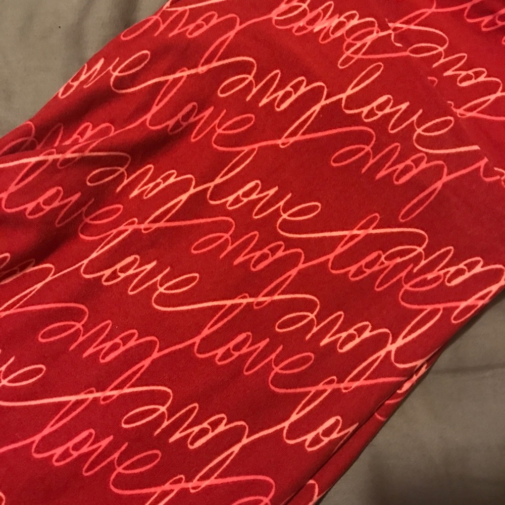 Lularoe Tc Valentine's Day love leggings