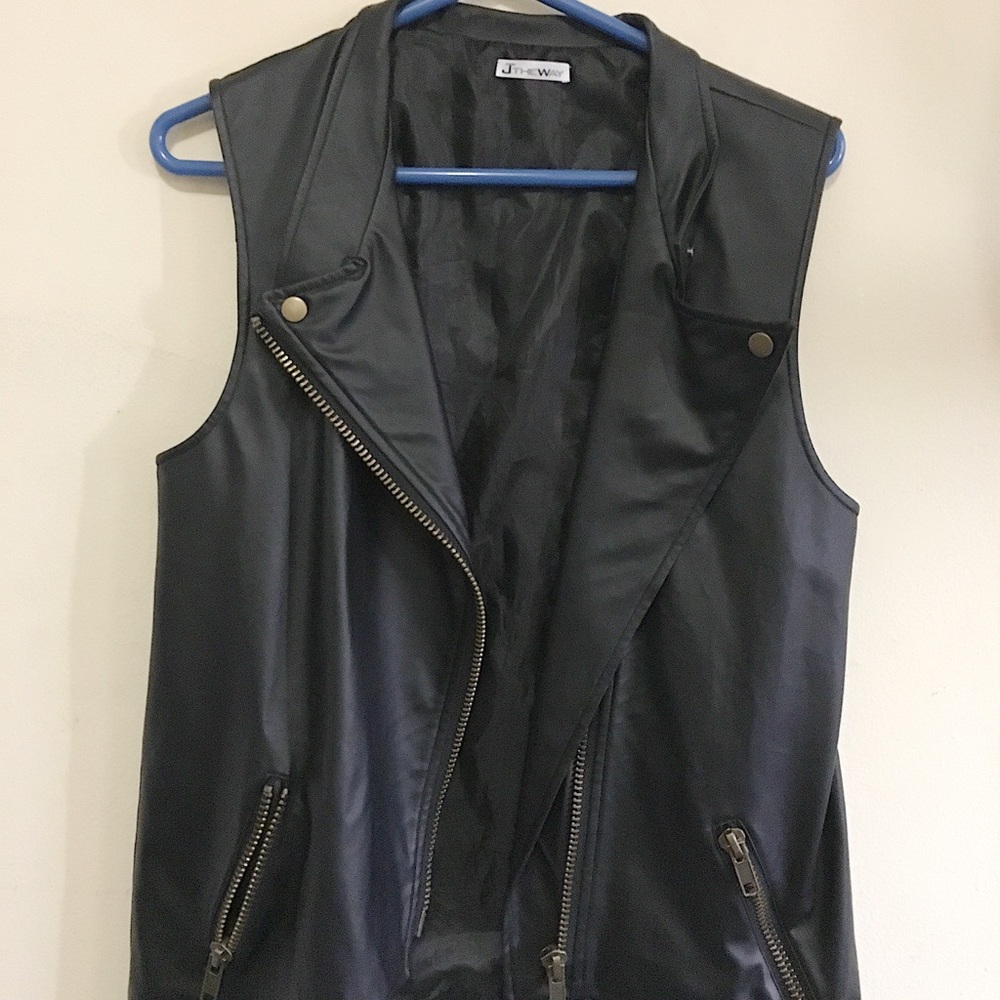 Black sleeveless Leather Jacket