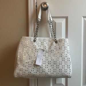 🎉♦️S O L D♦️🎉 White/Silver Minicci Purse
