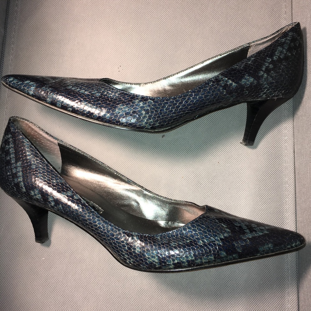 Bandolino "Berry" Kitten Heel Pump Sz6