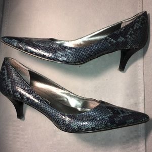 Bandolino "Berry" Kitten Heel Pump Sz6