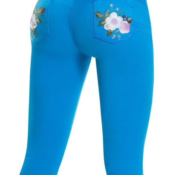 Colombian Push Up Jean Irene - Picture 2 of 2