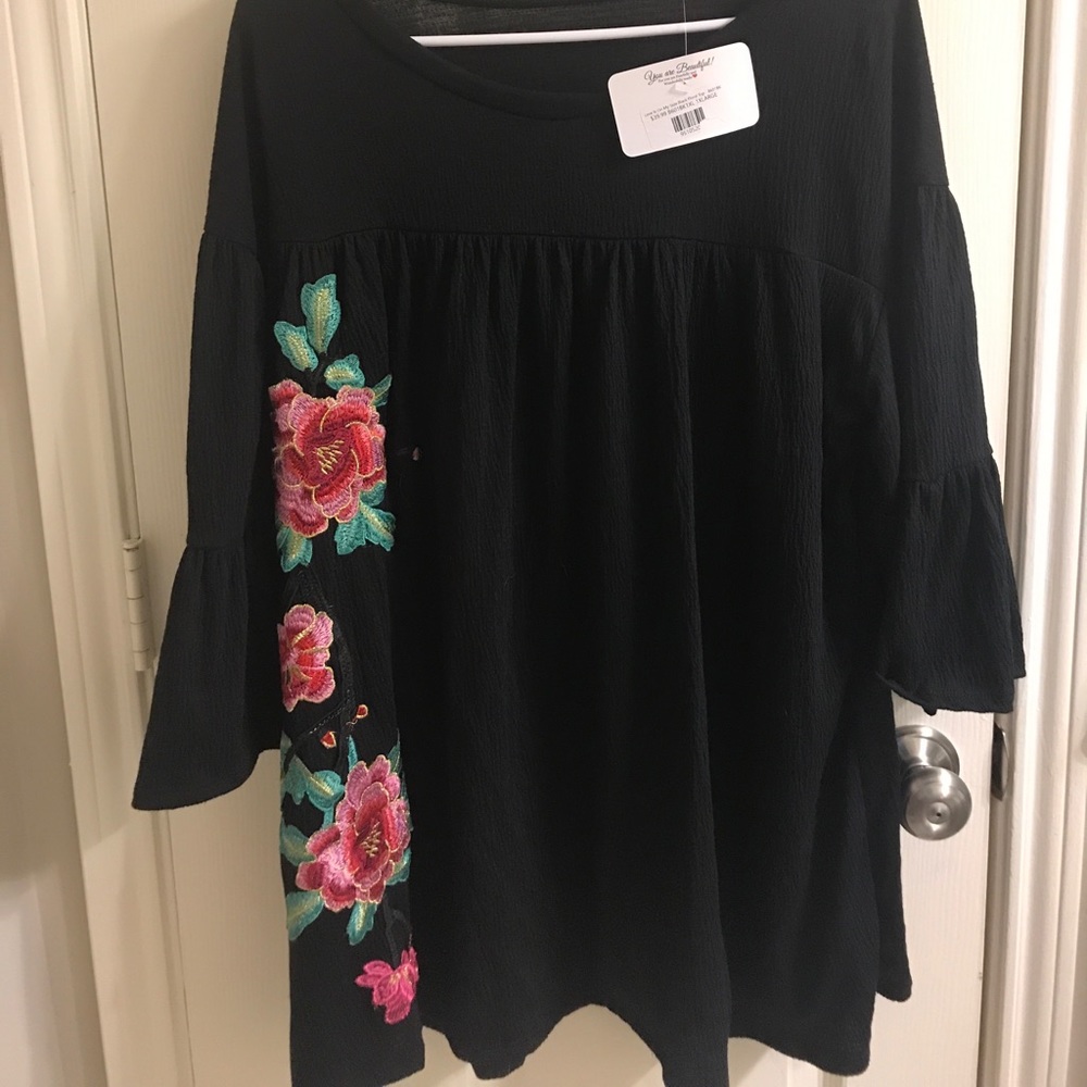 EMBROIDERED TOP + NWT