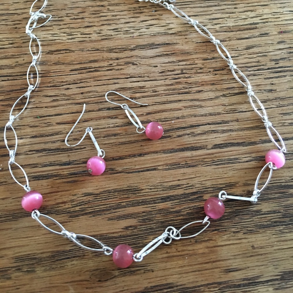 1 Necklace, 1 Earring Set