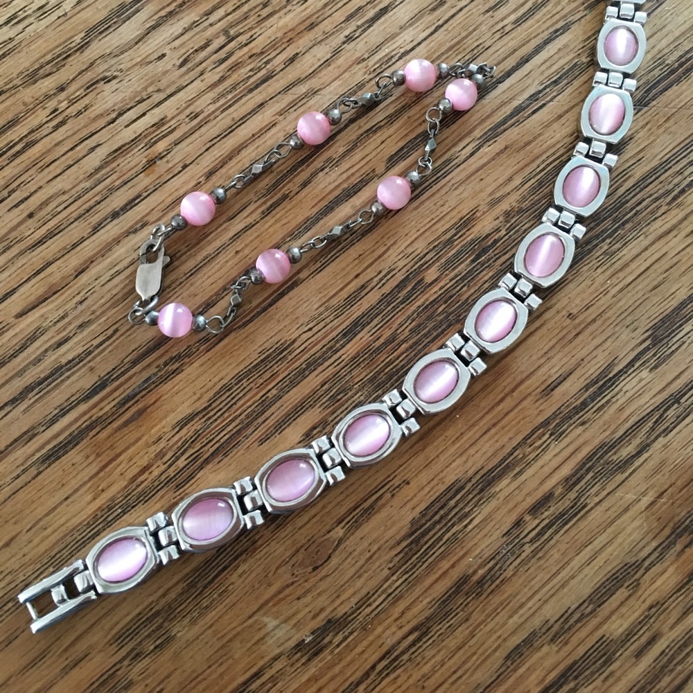 2 Bracelets