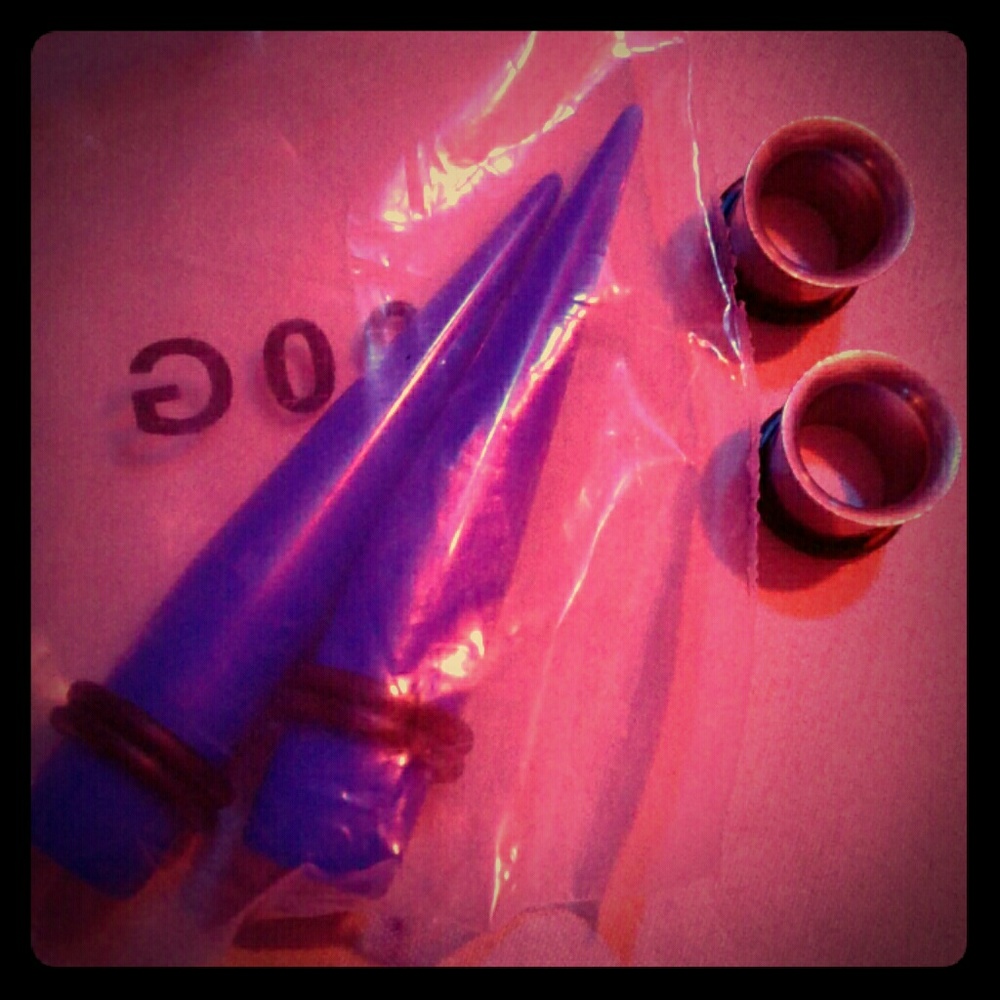 00g Tunnels and  blue Acrylic Tapers