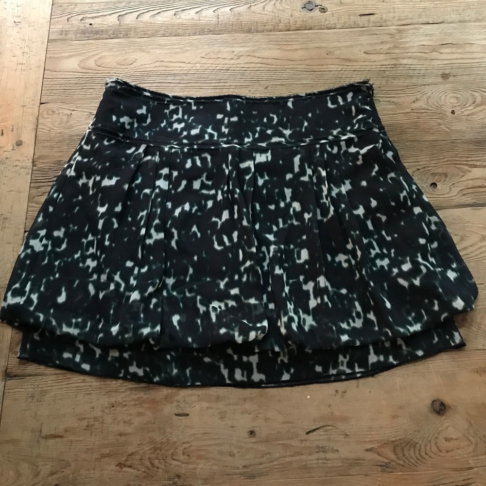 Gap bubble hem skirt size 4