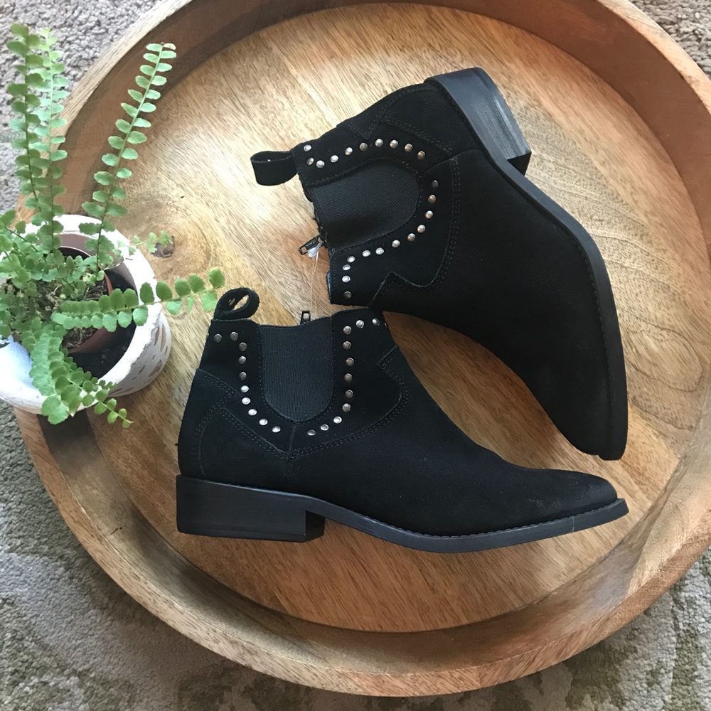 🔴SOLD🔴Leather bootie size 5