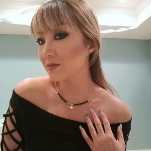Modern pearl golden wire necklace