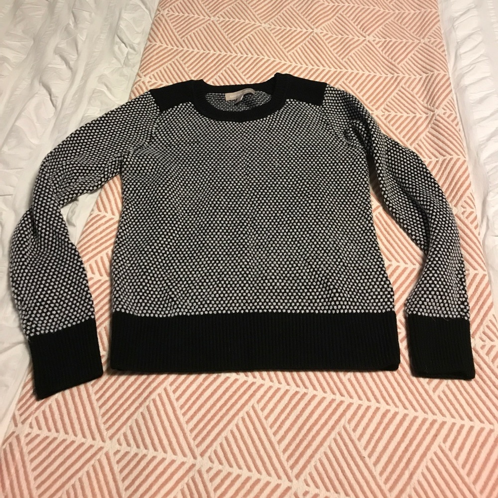 Black and white Banana Republic sweater size XS