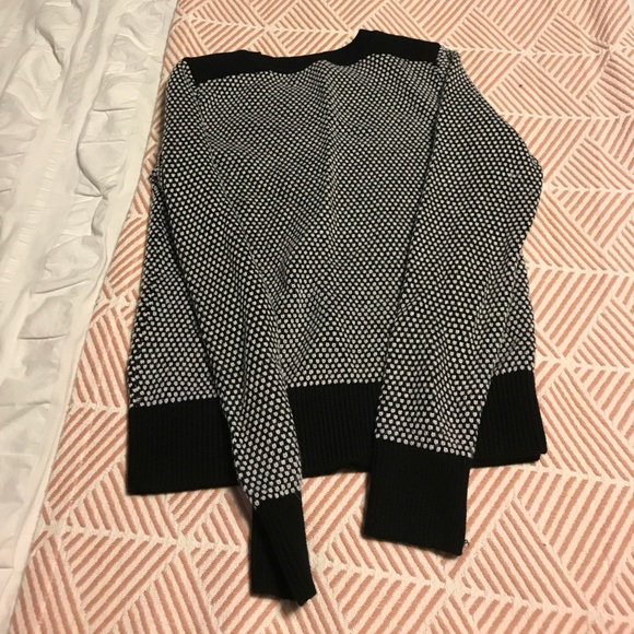 Black and white Banana Republic sweater size XS - Picture 4 of 4