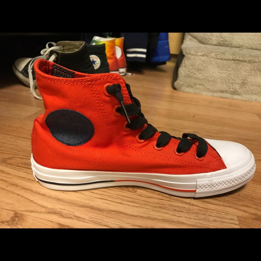 Size 7 red high top converse