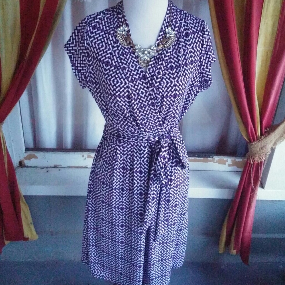 Liz Claiborne Womans Short Sleeve Dress Purple And Black Size Medium Wrap V-neck