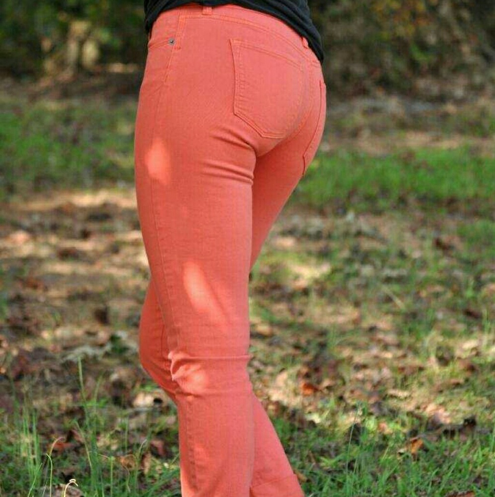Banana Republic cropped pants.