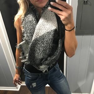 Black & grey blanket scarf