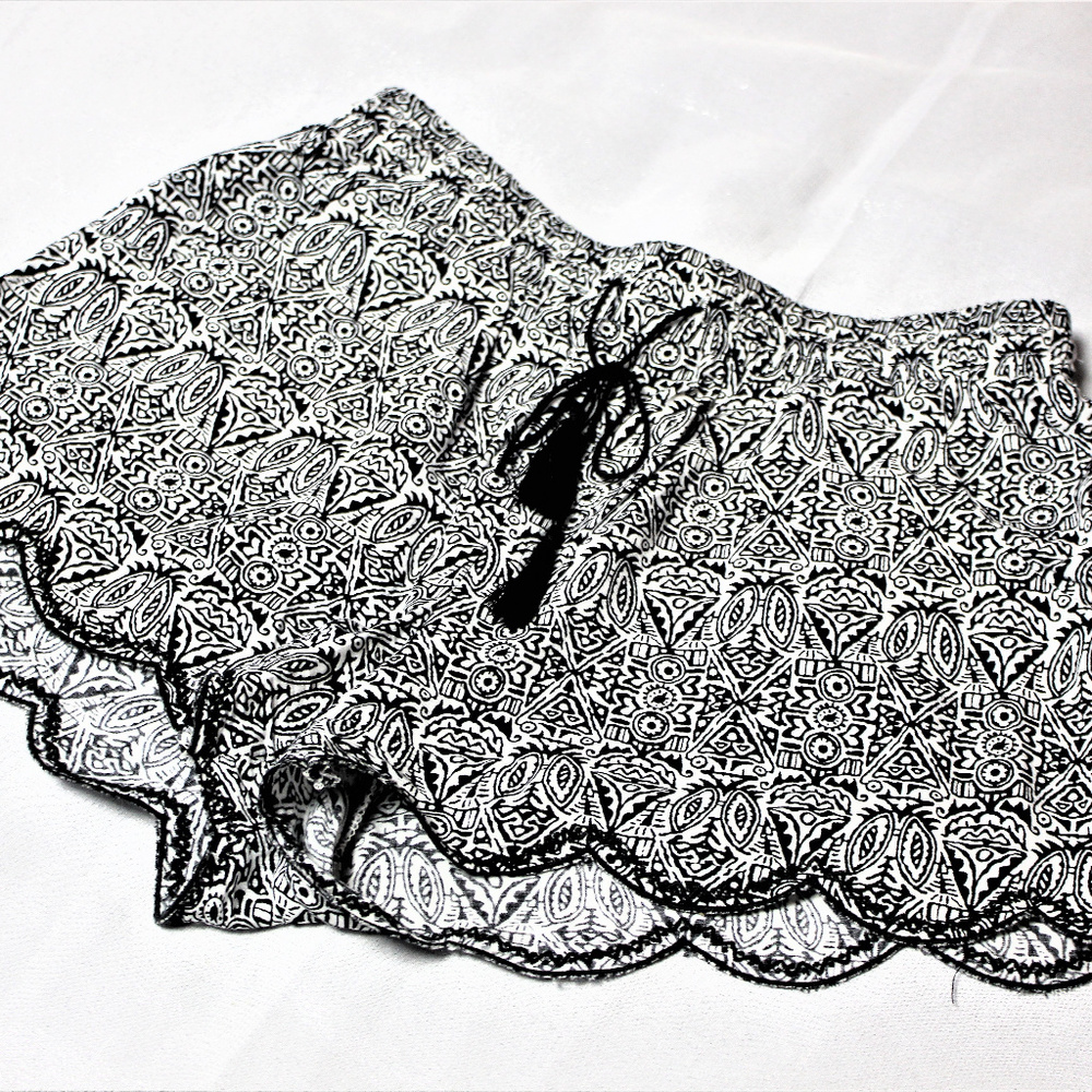 Aero Black/White Patterened Lace-Trimmed Shorts