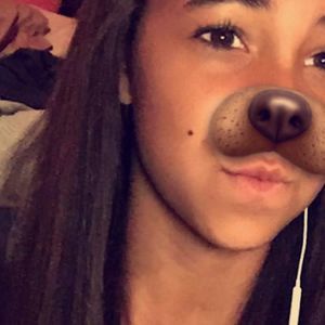 Meet your Posher, Destinee