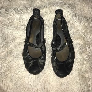 Coach flats! Coach flats!