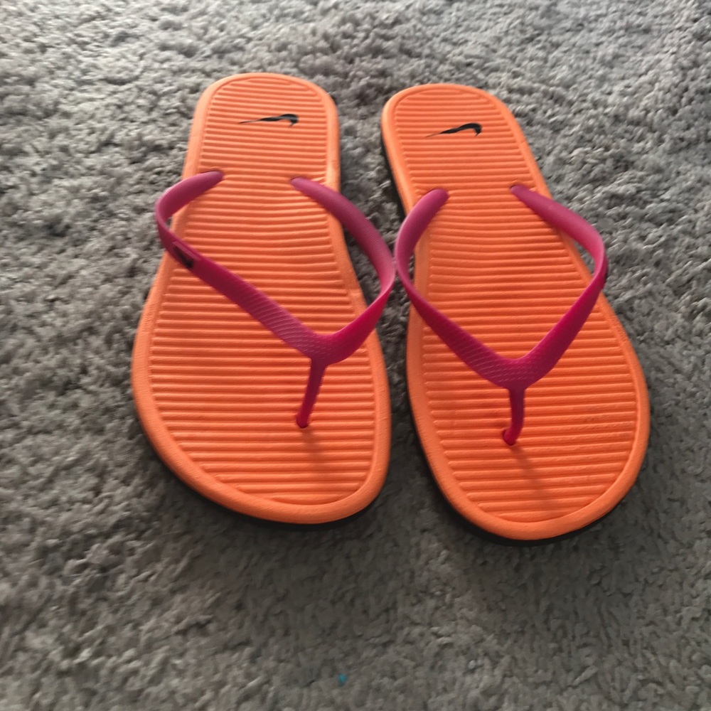 Comfortable pair of Nike Flip Flops!