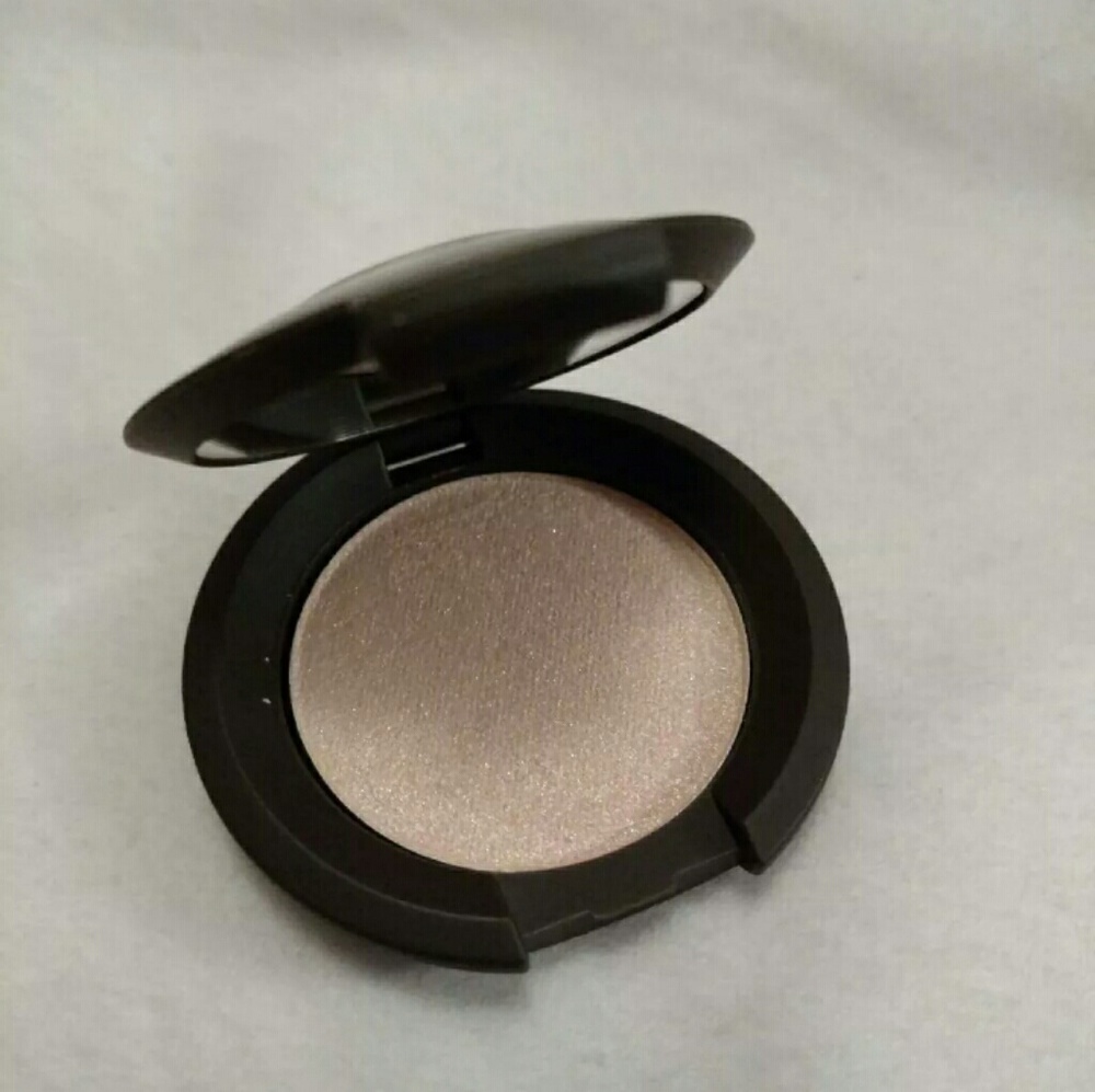 Becca Moonstone highlight