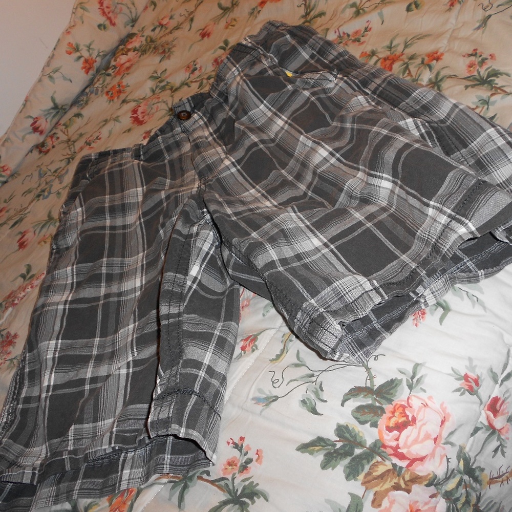 AMERICAN EAGLE OUTFITTERS LONG LENGTH SHORTS